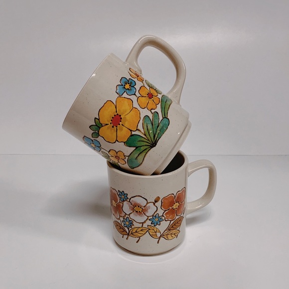 🎄Pair of Retro Floral Print Mugs